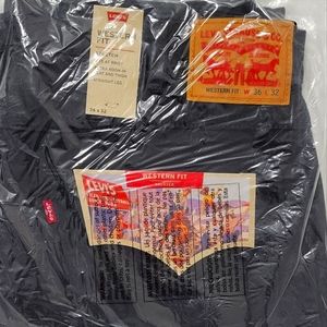 I received 2 of the same pair & I can't return them now. Selling one of the pair